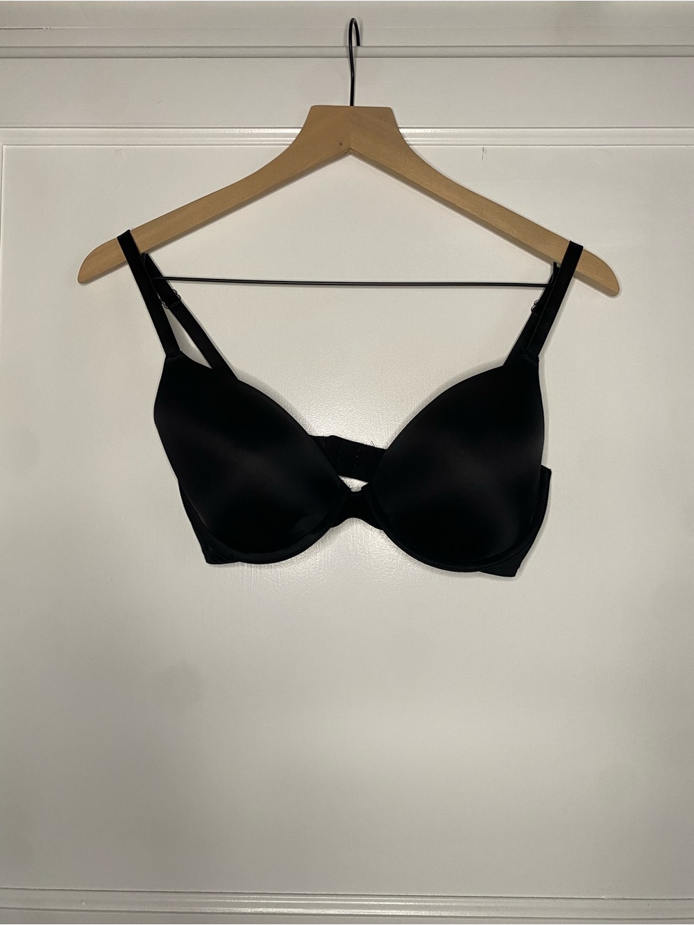 PINK Victoria's Secret Black T-Shirt Bra with Molded Cups